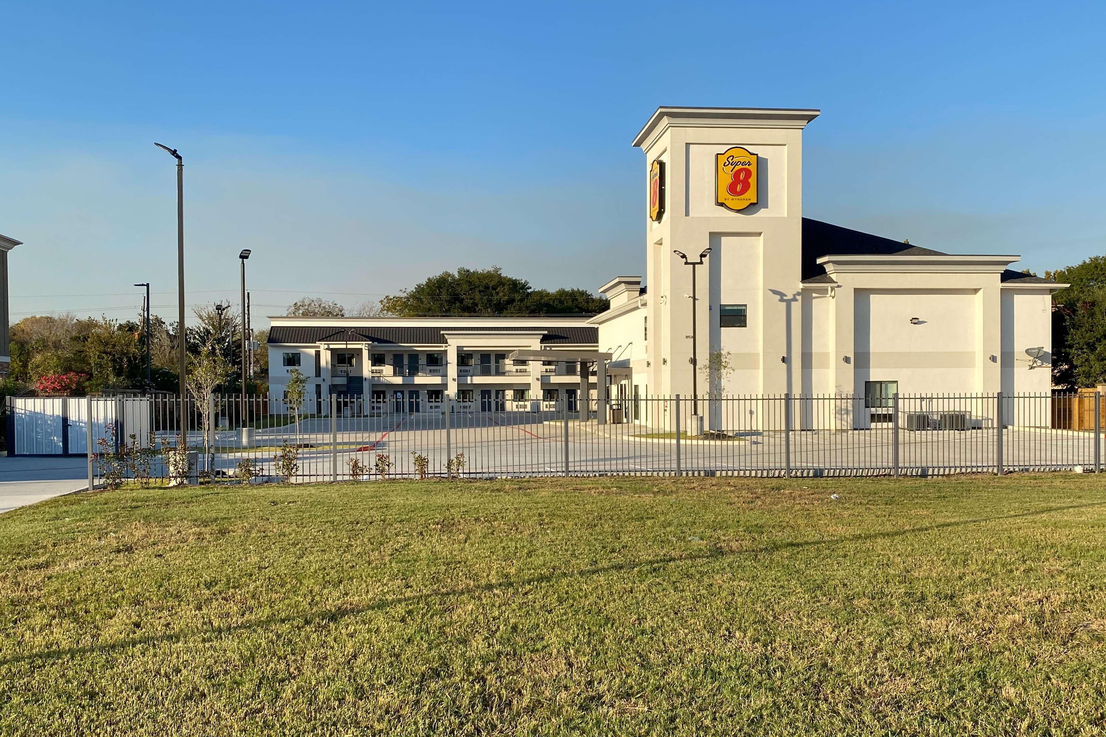 Super 8 By Wyndham Houston Nw Beltway 8-West Rd Hotel Exterior photo